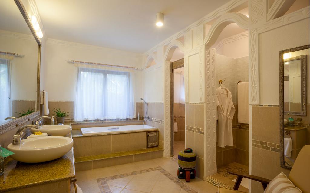 The Maji Beach Boutique Hotel -Adults Only Diani Beach Esterno foto